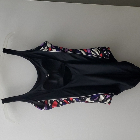 One piece black bathing suit - Picture 2 of 4